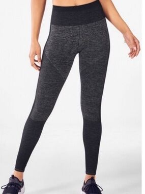 Fabletics Seamless High-Waist 7/8 Leggings - Charcoal and Black